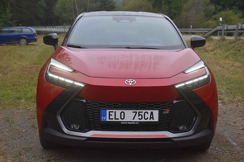 Toyota C-HR ve druhé generaci je opravdu pohledný vůz
