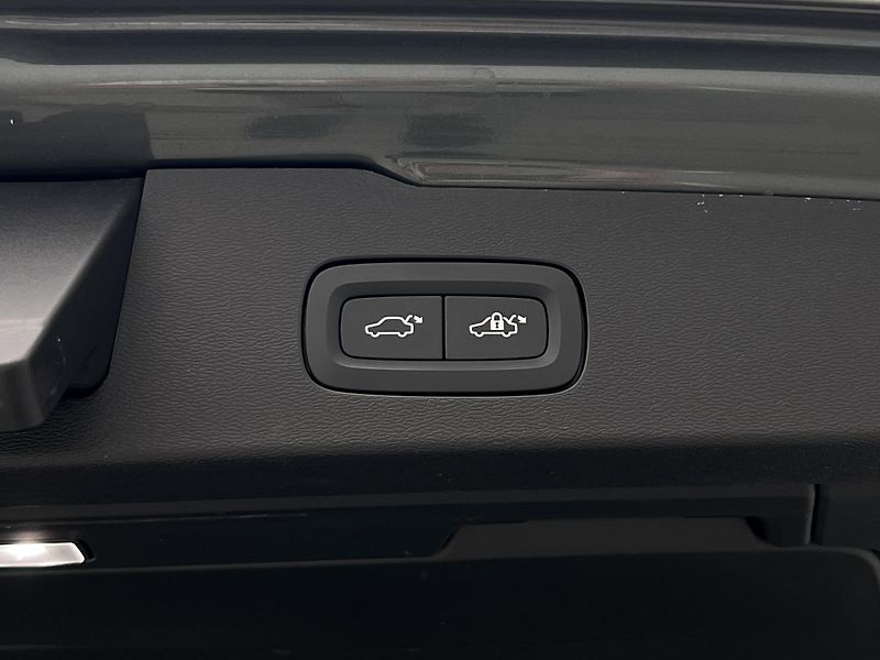 Volvo V60 T6 AWD DARK PLUS 1. maj. - fotka 45 z 49