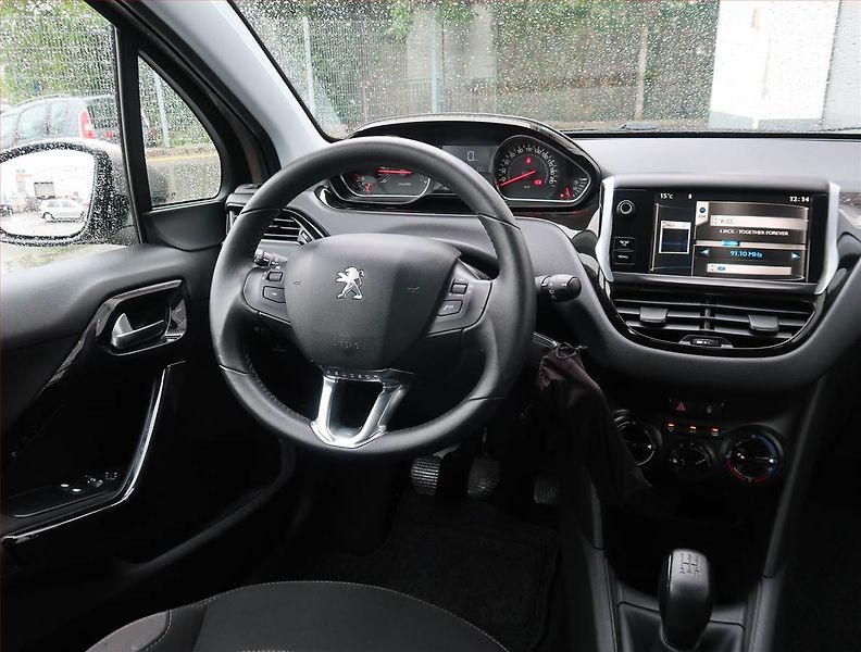 Peugeot 208 (2014) 1.2 PureTech, ČR,1.maj - fotka 7 z 19