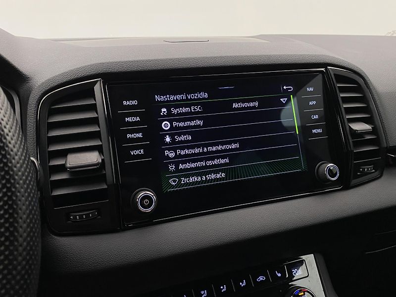 Škoda Karoq 2.0TSI SPORTLINE 4x4 REZERVACE - fotka 41 z 55