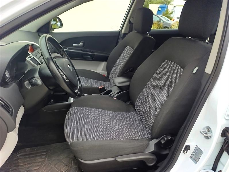 Kia Ceed 1,6 CVVT Aut. klimatizace ČR - fotka 14 z 28