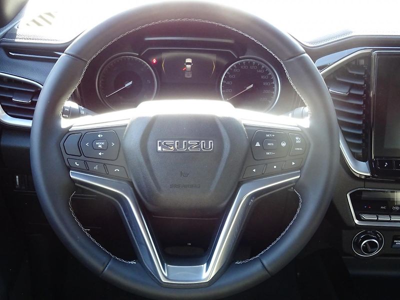 Isuzu D-Max V-Cross 1.9L 163K 4x4 6st. A/T - fotka 22 z 50