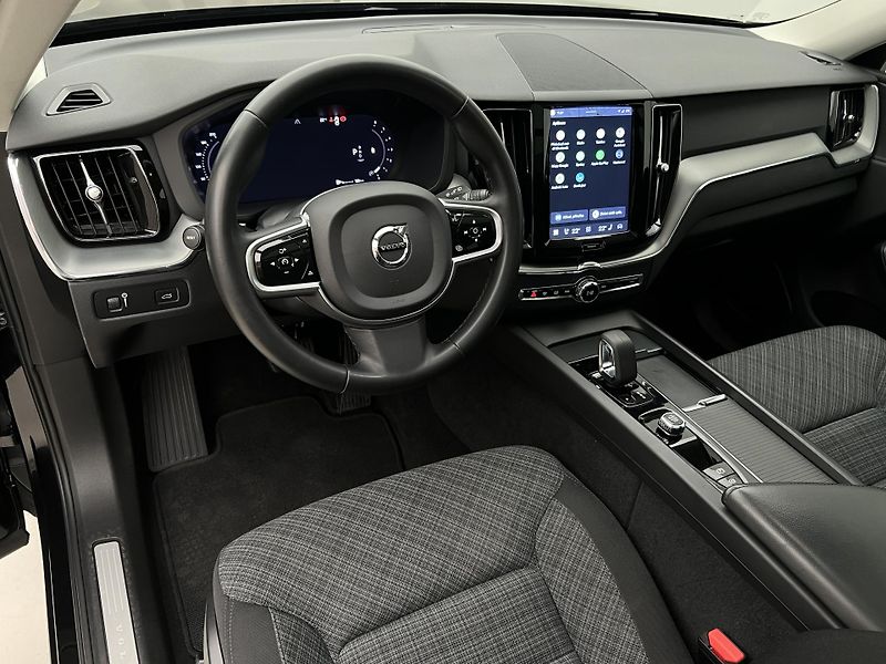Volvo XC60 B4 CORE AUT 1.maj. - fotka 4 z 40