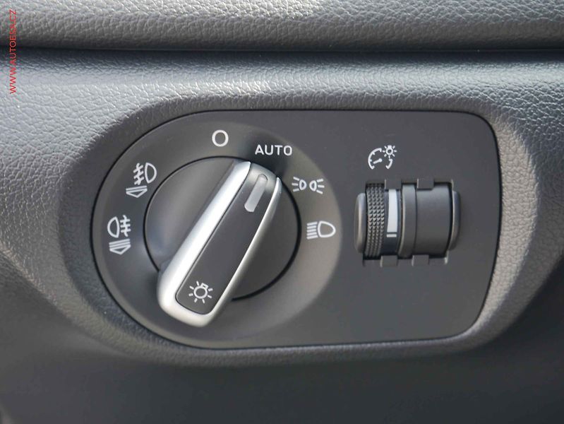 Audi Q3 (2011) 2.0 TDi quattro, AT, bixen - fotka 17 z 21