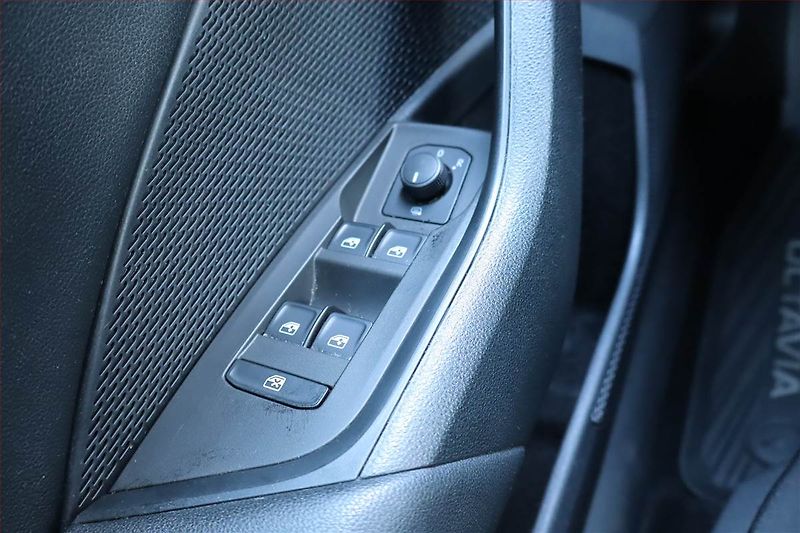 Škoda Octavia (2022) 1.0 TSI, Tempomat - fotka 22 z 25