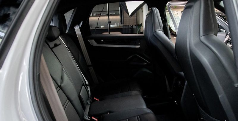 Porsche Cayenne E-Hybrid 360 Pano HD-Matrix Ve - fotka 8 z 14