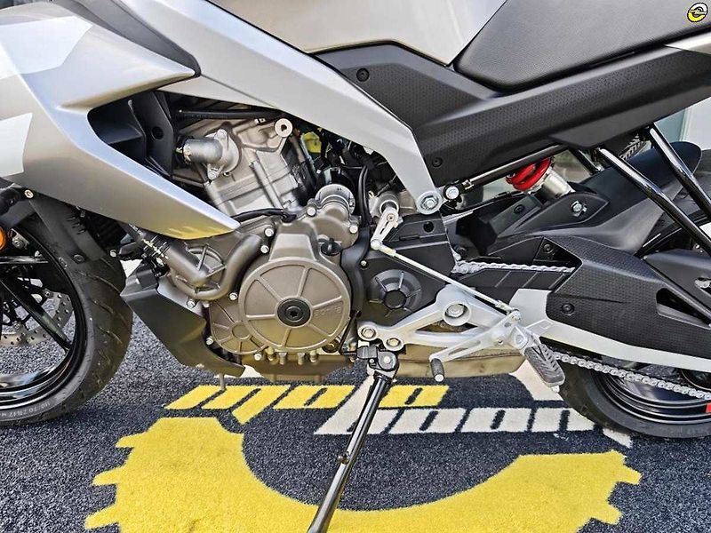 Aprilia (2026) Tuono 457 E5+ - fotka 17 z 38