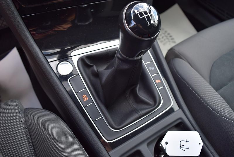 Volkswagen Golf Variant (2020) 1.5TSI 110kw HLBMT TAŽ LED KAM - fotka 23 z 49