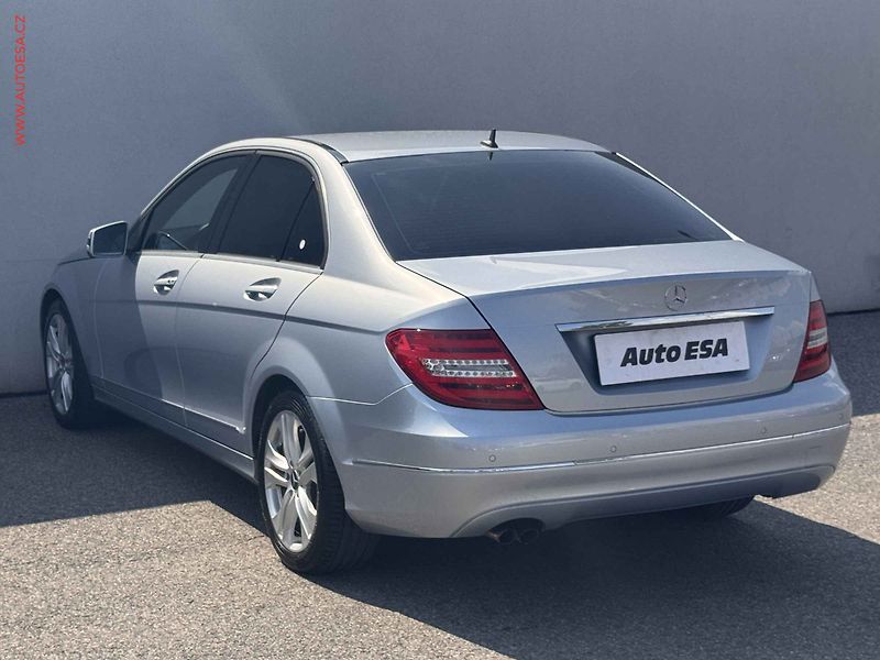 Mercedes-Benz Třídy C (2013) 1.6T, AT - fotka 4 z 17
