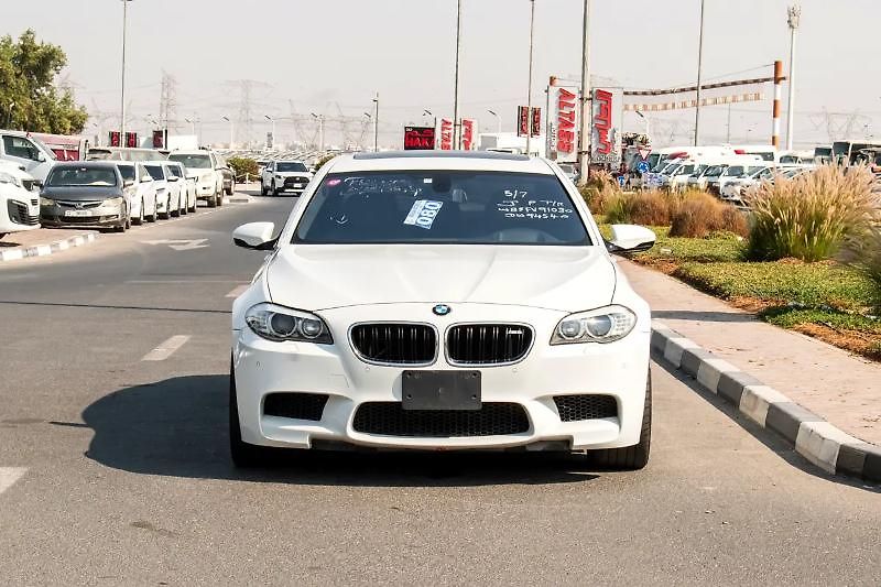 BMW M5 (2012) M5 4.4 V8 Twin-Turbo - fotka 2 z 14
