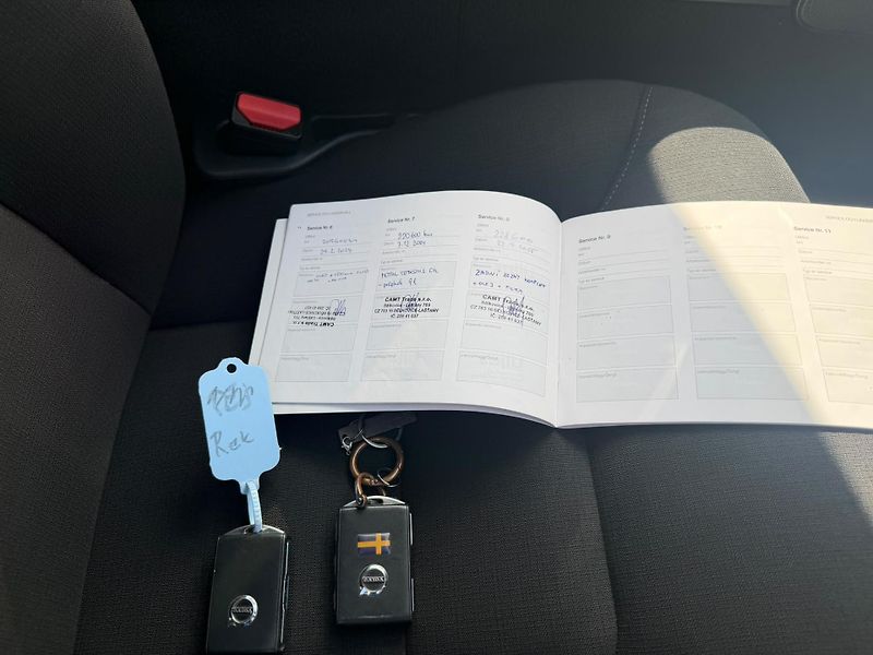 Volvo V90 (2018) Volvo V90 T4 2.0 Automat BA - fotka 15 z 18
