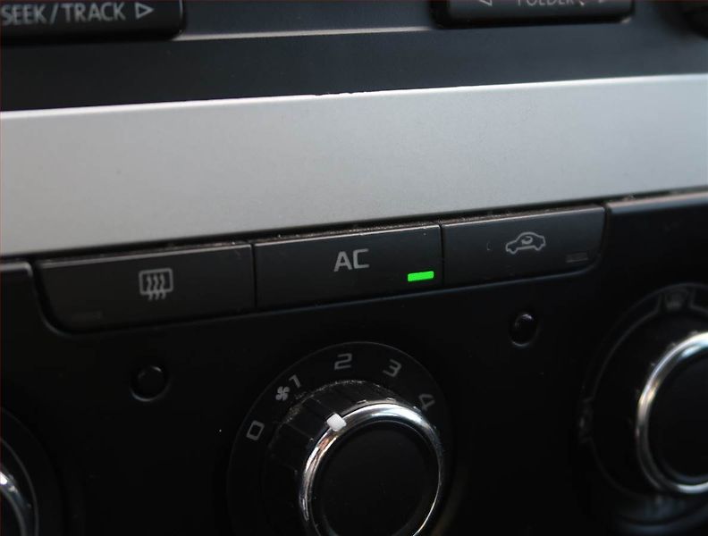 Škoda Octavia (2009) Ambiente 1.9 TDI, Serv.kniha - fotka 17 z 18