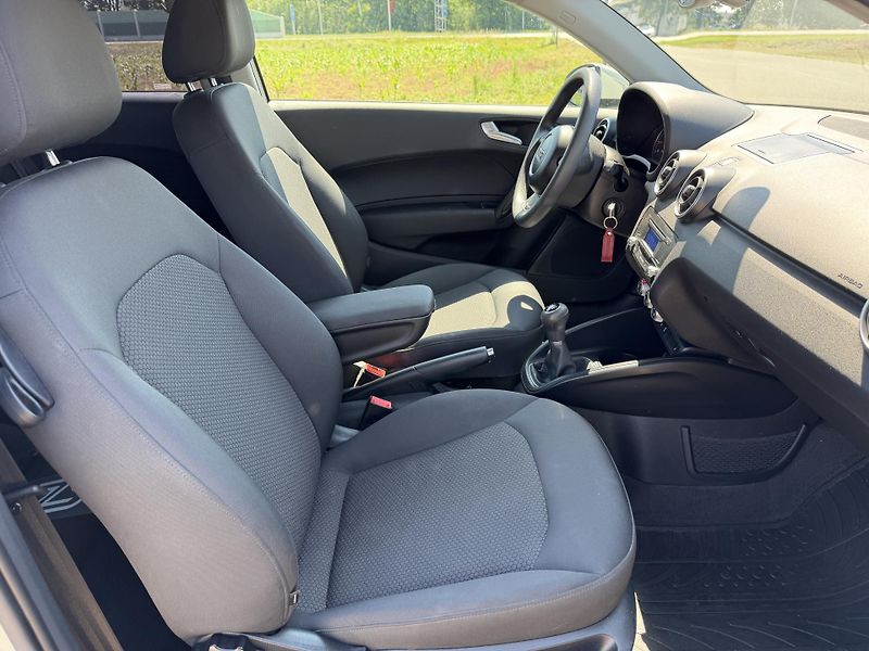 Audi A1 1.2 TFSI AC VÝHŘEVY SERVISKA - fotka 26 z 31