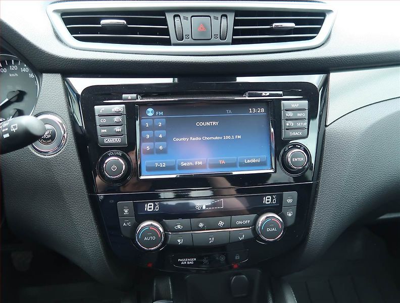 Nissan Qashqai (2018) N-Connecta 1.2 DIG-T - fotka 12 z 16