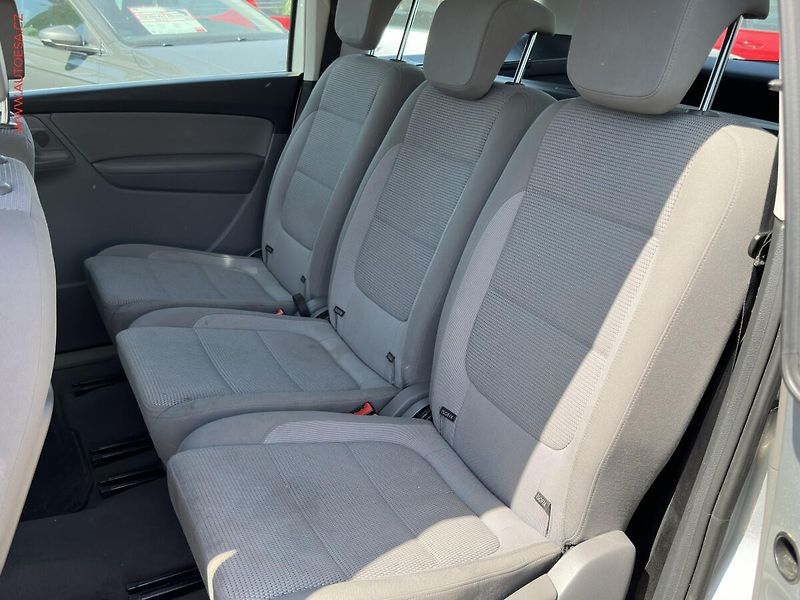 Volkswagen Sharan (2015) 2.0 TDi, AC, výhřev sed - fotka 9 z 19