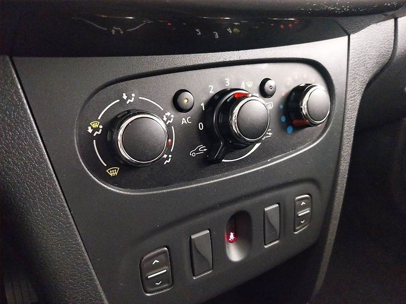 Dacia Sandero (2013) 1.2 16V, Serv.kniha - fotka 13 z 16