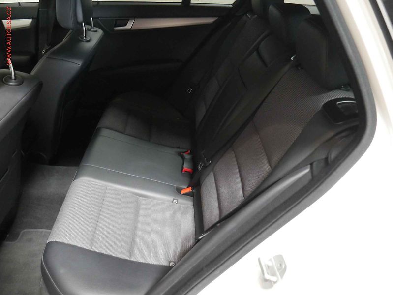 Mercedes-Benz Třídy C (2013) 1.6 C180, AT, navi, xenon - fotka 10 z 26