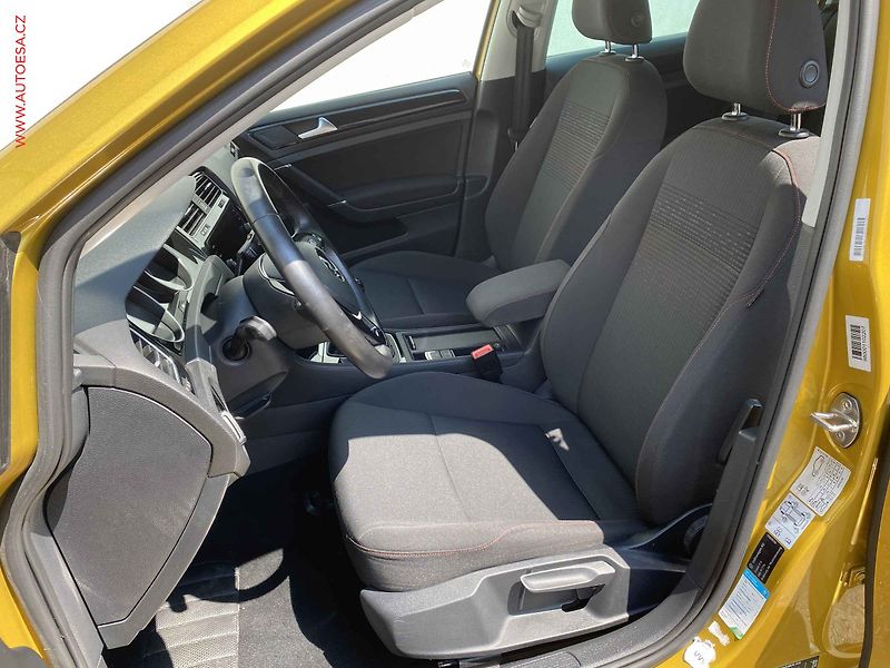 Volkswagen Golf (2017) 2.0 TDi, Sound, navi - fotka 9 z 17