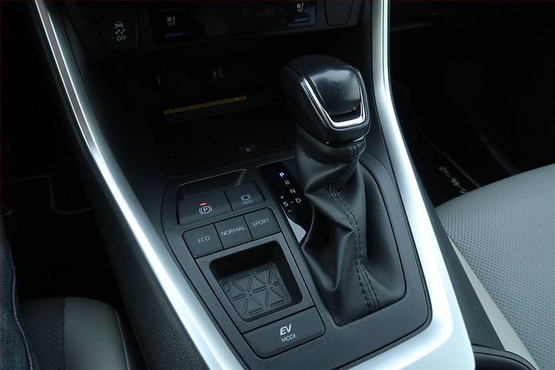 Toyota RAV4 (2019) 2.5 Hybrid - fotka 13 z 30