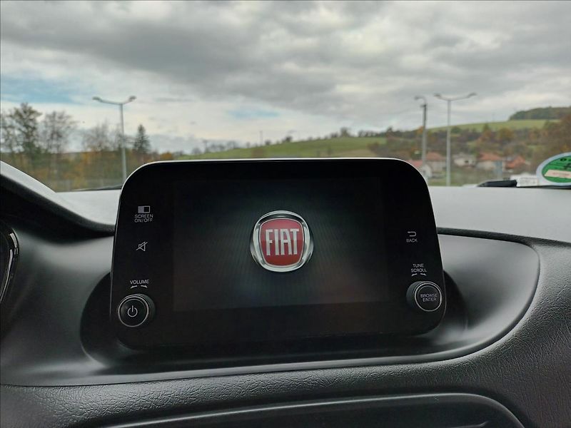 Fiat Tipo 1,6 MJT,KLIMA,NAVI,VÝHŘEV - fotka 31 z 45