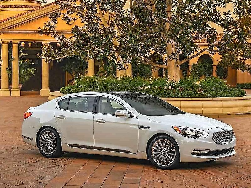 Kia K900.