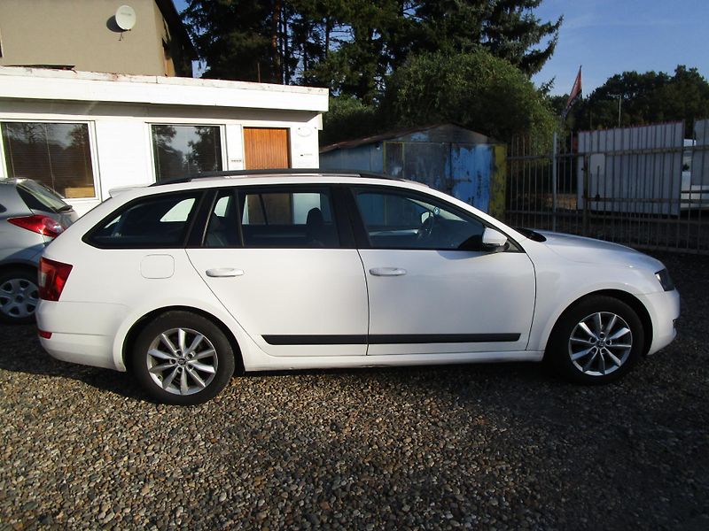 Škoda Octavia 1,6TDI-81KW-KOUPENA v ČR+STK - fotka 5 z 15