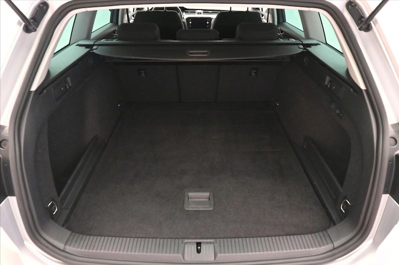 Volkswagen Passat 2,0 TDI 110kW DSG Business Zár - fotka 10 z 32