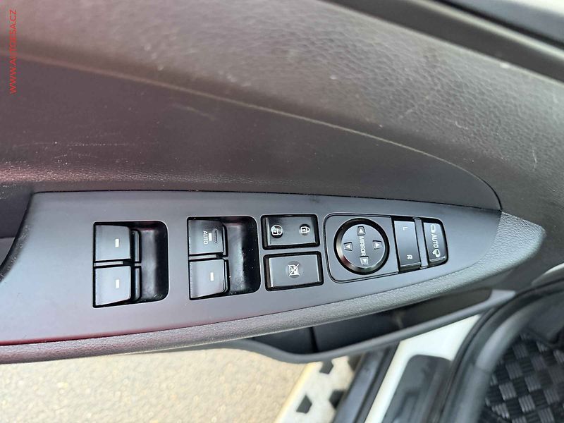 Hyundai Tucson (2016) 1.7 CRDi, ČR, AC, TZ, xenon - fotka 11 z 17