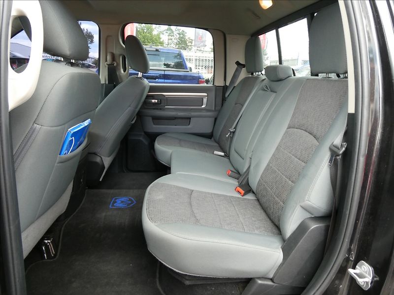 RAM 1500 5,7 HEMI Bighorn 295kW AT8 - fotka 16 z 35