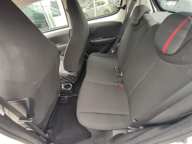 Peugeot 108 (2015) ACTIVE 1.0 70k MAN6 NOVÉ CZ - fotka 5 z 26