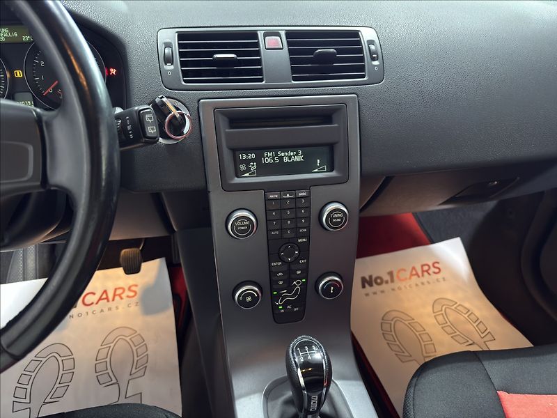 Volvo C30 1,8   i KLIMATIZACE SERVIS ALU - fotka 9 z 19