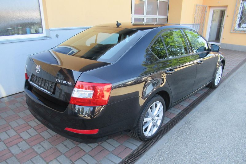 Škoda Octavia 2.0 TDi DSG  AUT. KLIMA NAVI  - fotka 2 z 35