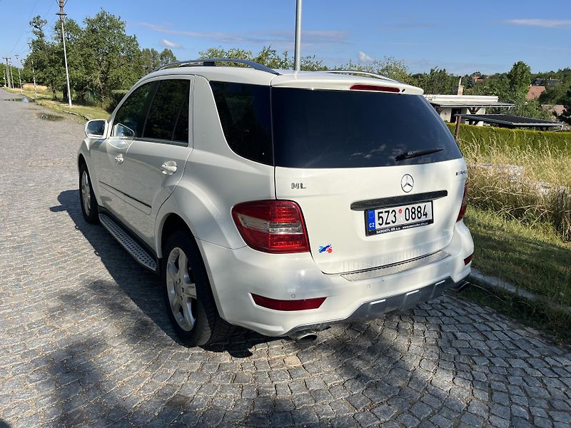 Mercedes-Benz Třídy M (2009) originál AMG facelift exteriér - fotka 7 z 23