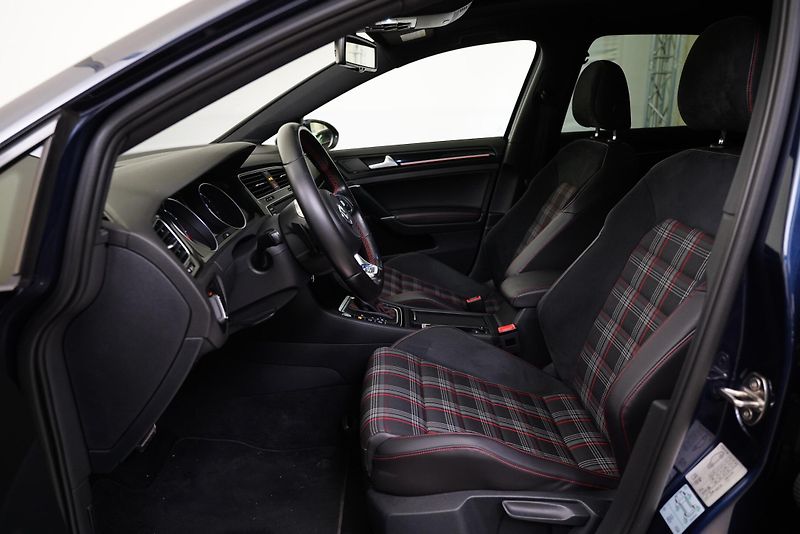 Volkswagen Golf - fotka 5 z 6