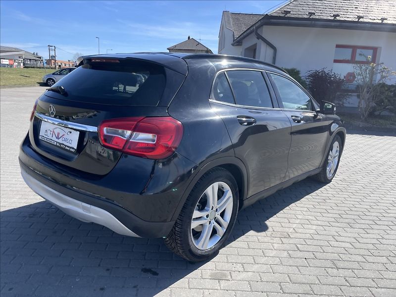 Mercedes-Benz GLA 2,2 CDi 100kw Panorama bez kor - fotka 32 z 36