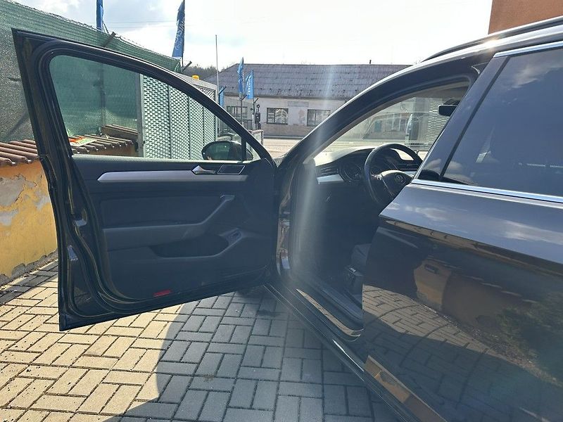 Volkswagen Passat 2.0 TDi 110kW - fotka 16 z 24