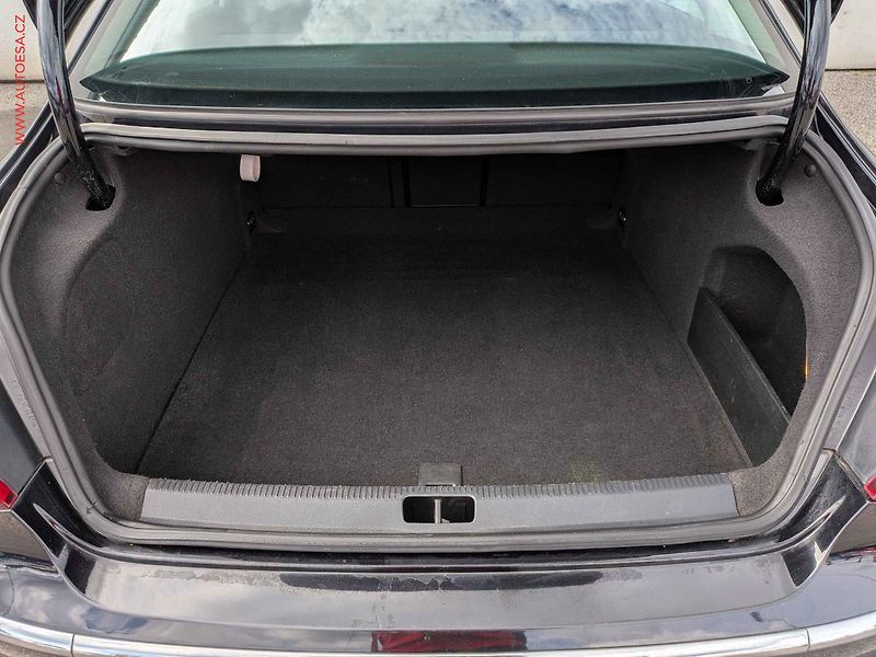 Volkswagen Passat CC (2011) 2.0 TSi, ČR, DSG, park - fotka 7 z 16