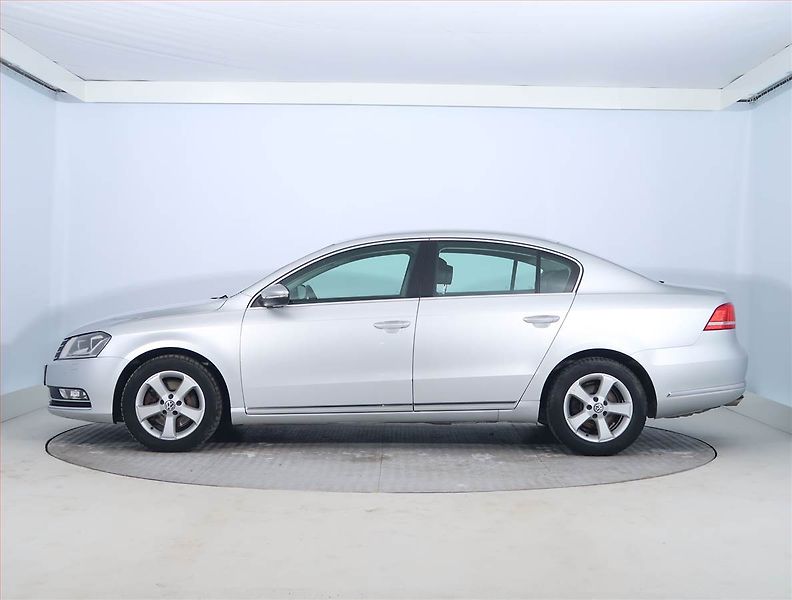 Volkswagen Passat (2011) 2.0 TDI, 4X4, Xenony - fotka 3 z 18