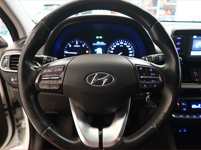Hyundai i30 (2018) 1.6 CRDi, Tempomat - fotka 15 z 17