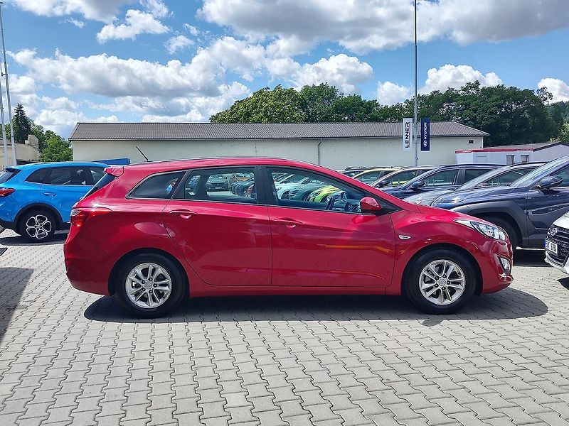 Hyundai i30 1.6i/88kW - fotka 4 z 25