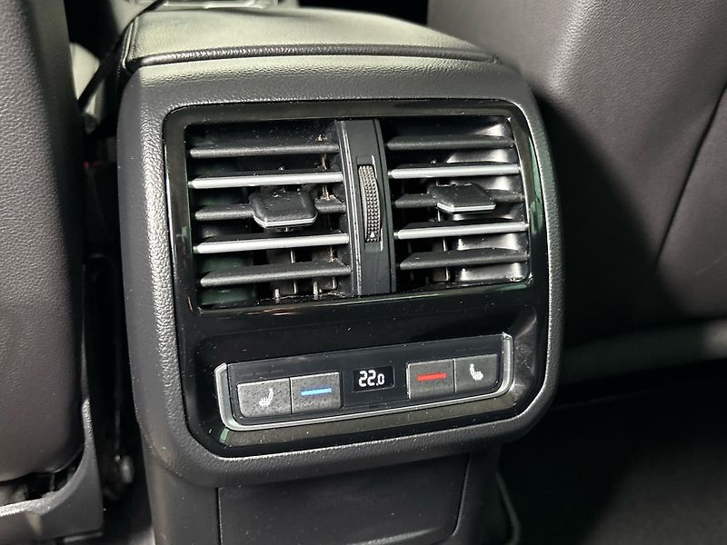Volkswagen Passat R-Line DSG - fotka 22 z 32