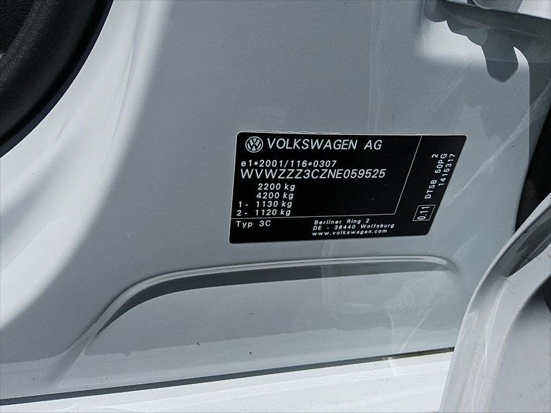 Volkswagen Passat 2,0 TDI TAŽNÉ KAMERA KEYLESS - fotka 8 z 8