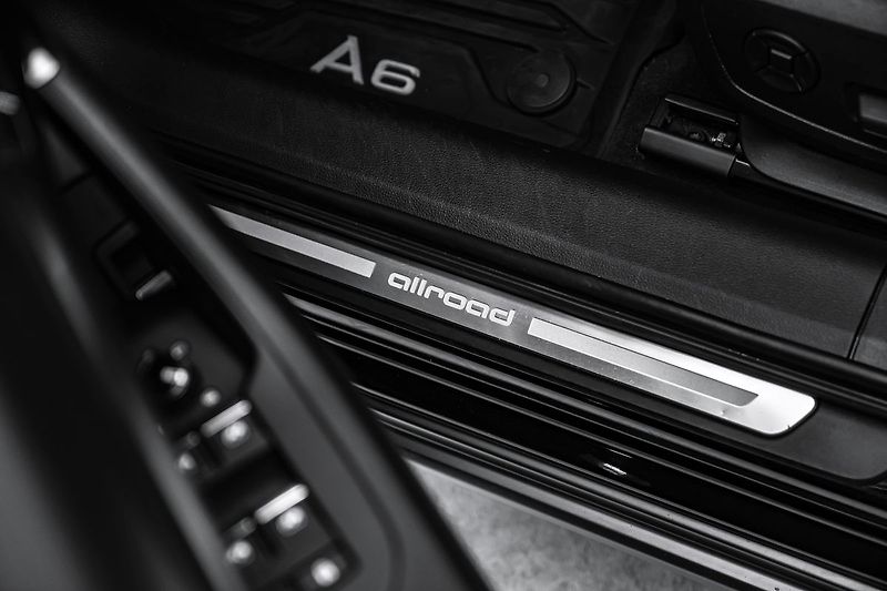 Audi A6 Allroad 50 TDI Q LED Business paket - fotka 16 z 19