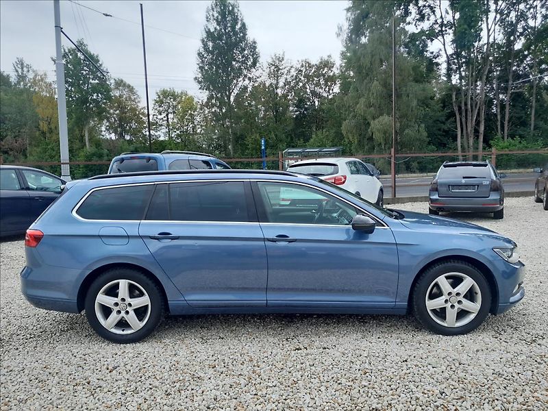 Volkswagen Passat Variant 2.0 TDI 110KW - fotka 8 z 59
