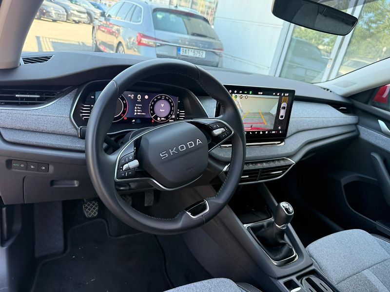 Škoda Octavia Top Selection 1.5 TSI 110kW - fotka 10 z 27
