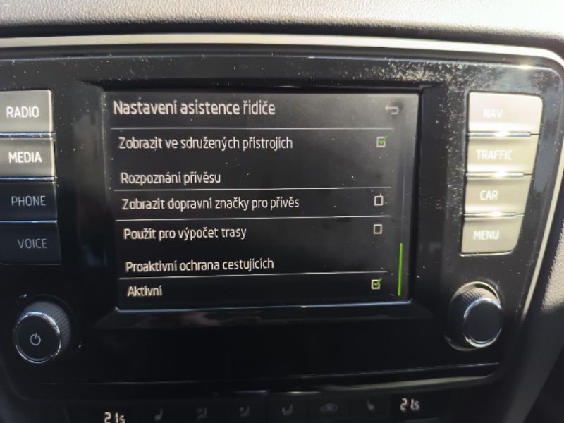 Škoda Octavia 2.0 TDi DSG Style - fotka 20 z 26