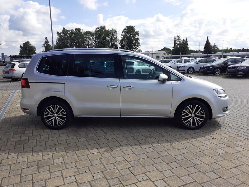 Volkswagen Sharan (2017) 2.0 TDI 4X4 DSG 7 MÍST. - fotka 3 z 48