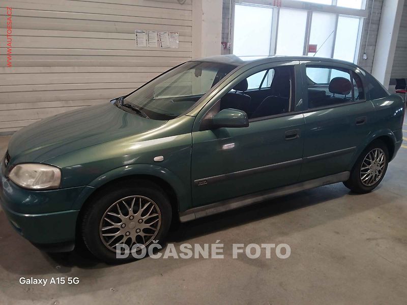 Opel Astra (2001) 1.6 i - fotka 1 z 3