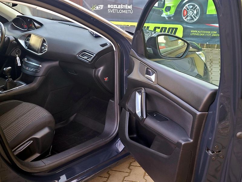 Peugeot 308 bHDi ČR, *SERV.KNÍŽKA*         - fotka 20 z 39