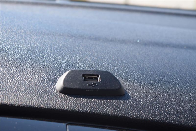 Ford Fiesta 1,0 i 73KW AUTOMAT NÍZKÉ KM - fotka 38 z 45